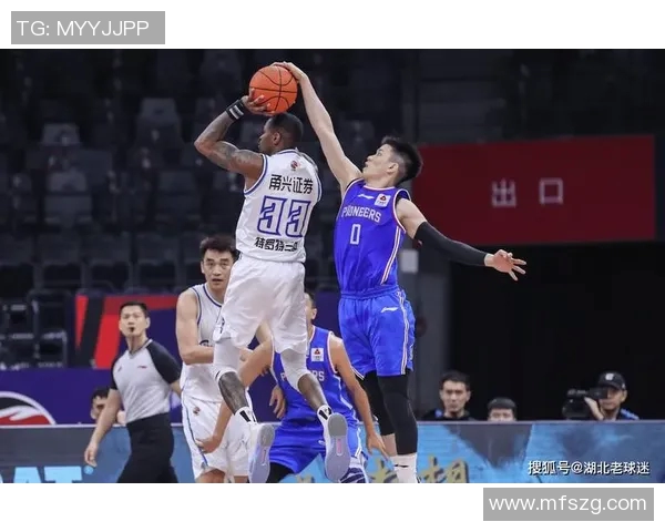 广东队与新疆队激战第31轮争夺季后赛席位的关键之战