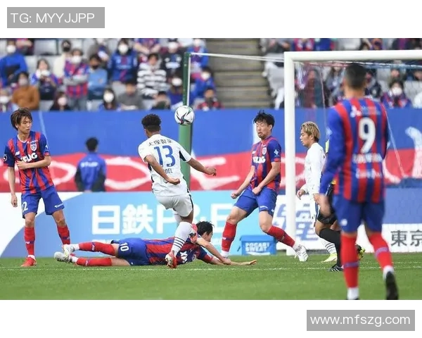 德岛漩涡与柏太阳的激烈对决展现足球魅力与战术智慧的较量