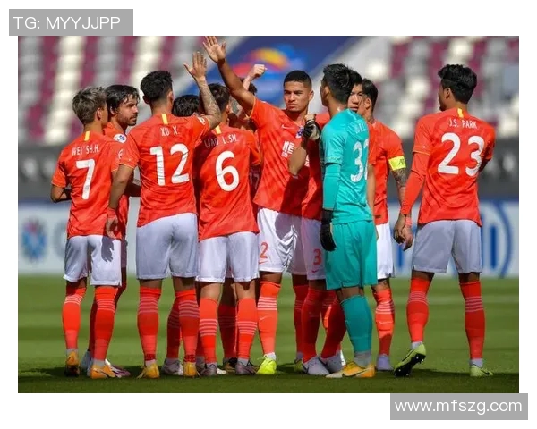 恒大与上港激战正酣球迷热情高涨精彩瞬间回顾